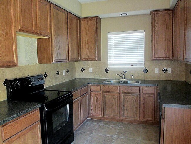 Building Photo - 131 S Bend Ct