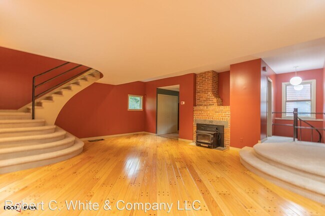 Building Photo - 4 br, 3 bath House - 15 Walker Lane