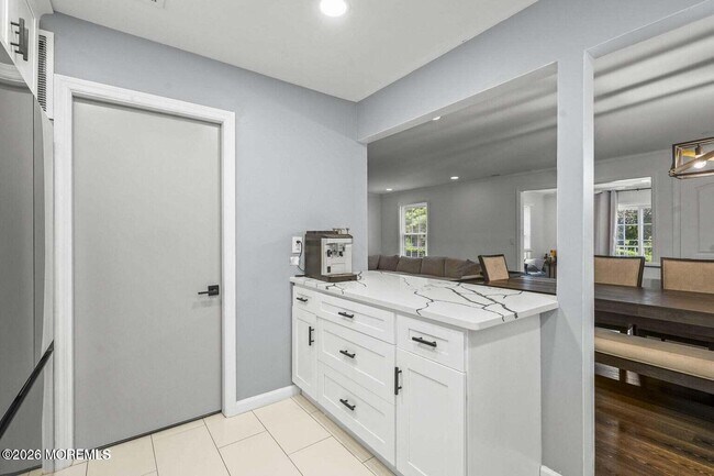 Building Photo - 701 Zlotkin Cir