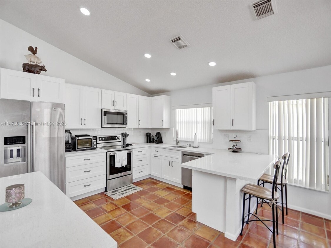 Foto principal - 16541 NW 5th St