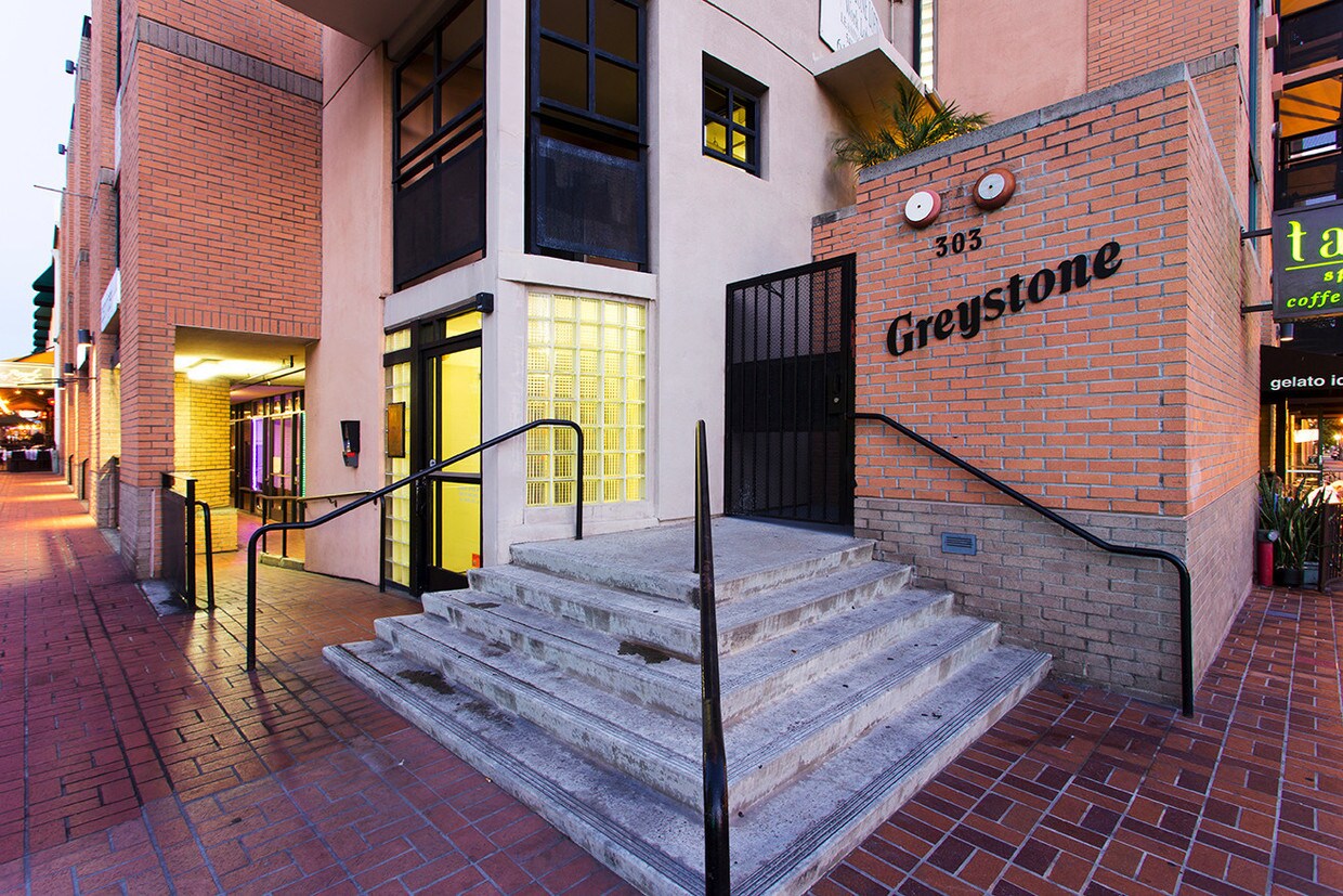 Foto del edificio - Downtown Studio with Spectacular Views!