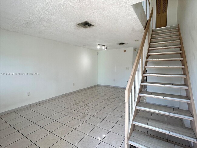 Building Photo - 6150 SW 130th Ave