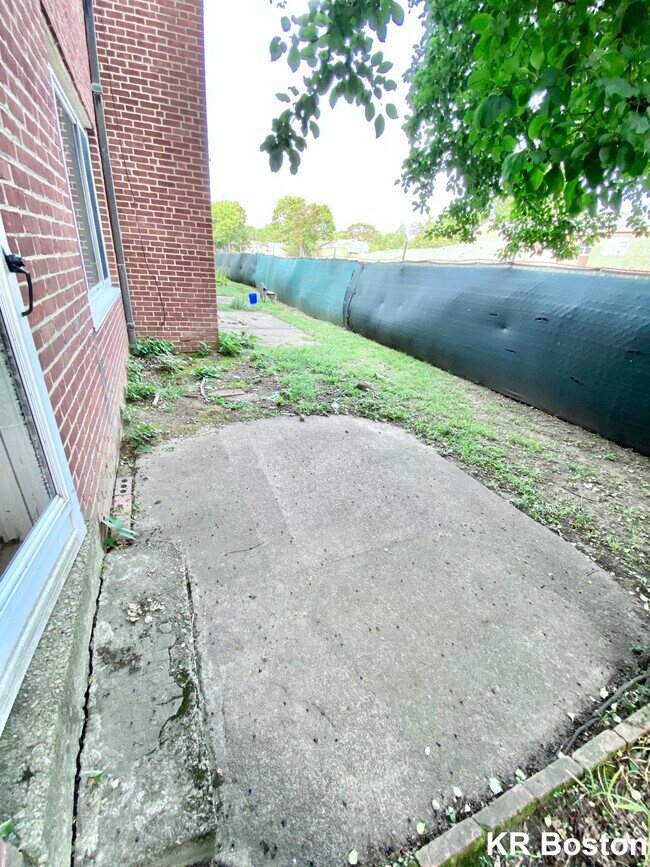 Foto del edificio - 23 Independence Dr