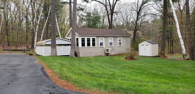 Building Photo - 182 Fort Pond Inn Rd