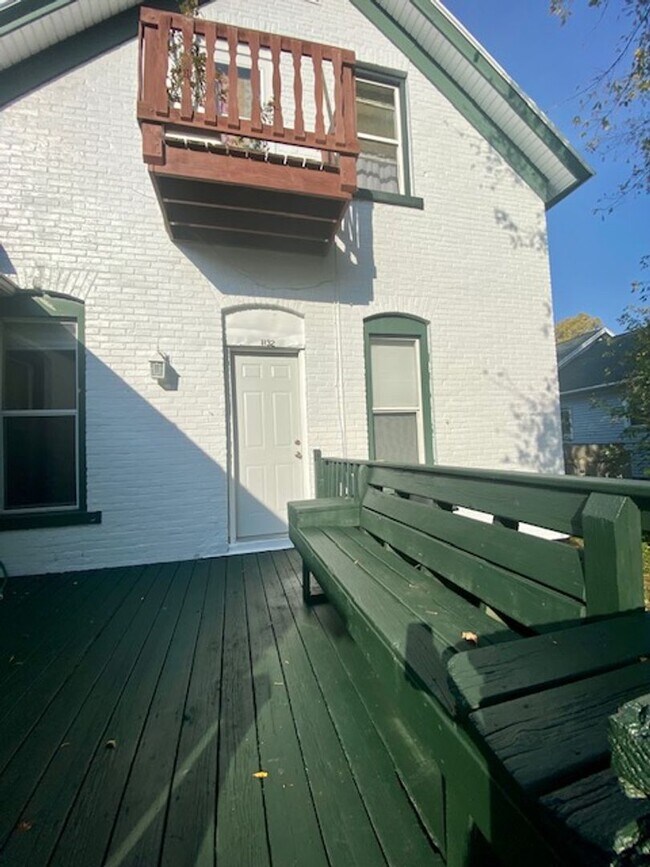 Building Photo - Pine St Triplex