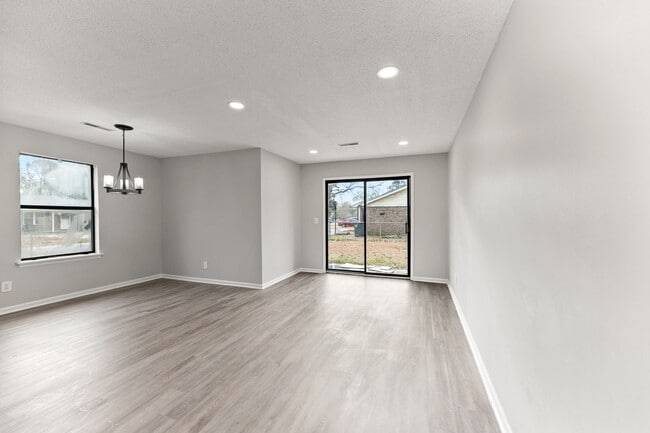 Building Photo - 165 Hummingbird Ave