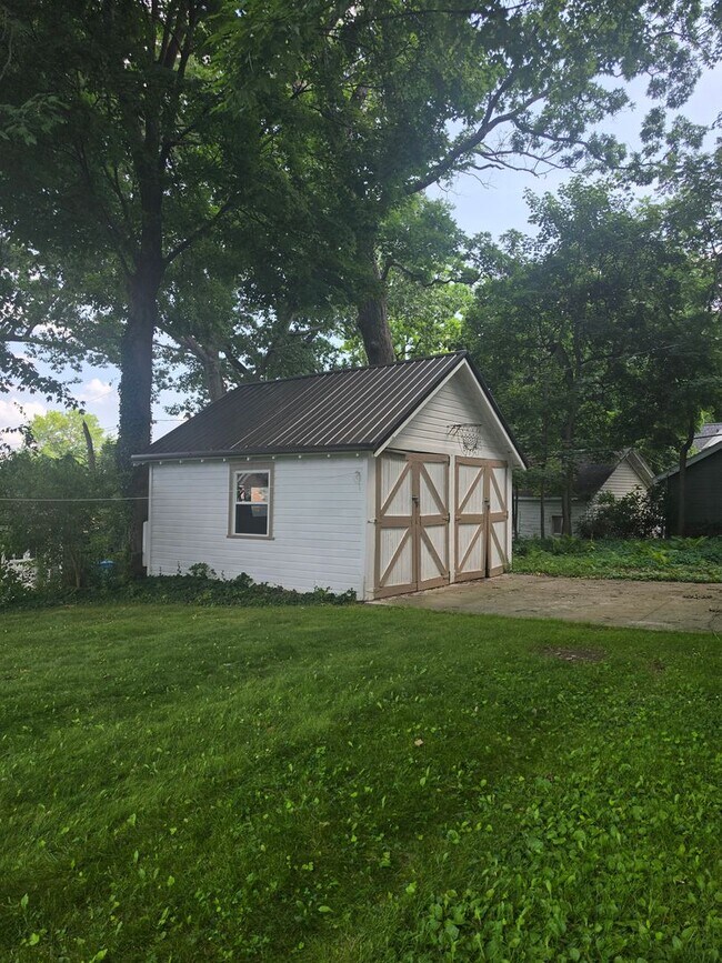Foto del edificio - Kent Ohio 2 Bedroom 1.5 Bath 2 Bonus Rooms.