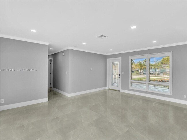 Building Photo - 2144 NE 64th St