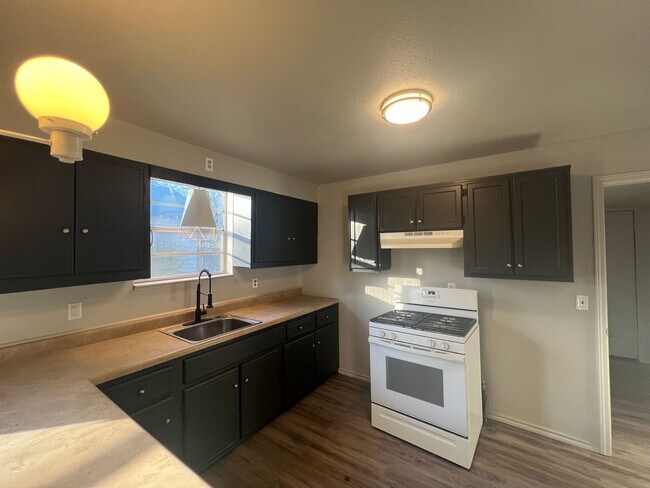 Foto del edificio - 209 11th Ave NW