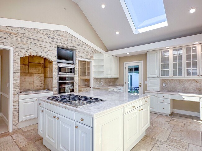 Foto del edificio - Exceptional Executive Estate With Pool and Tennis Court
