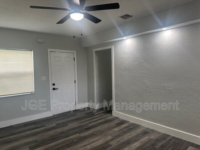 Foto del edificio - 2154 NE 168th St