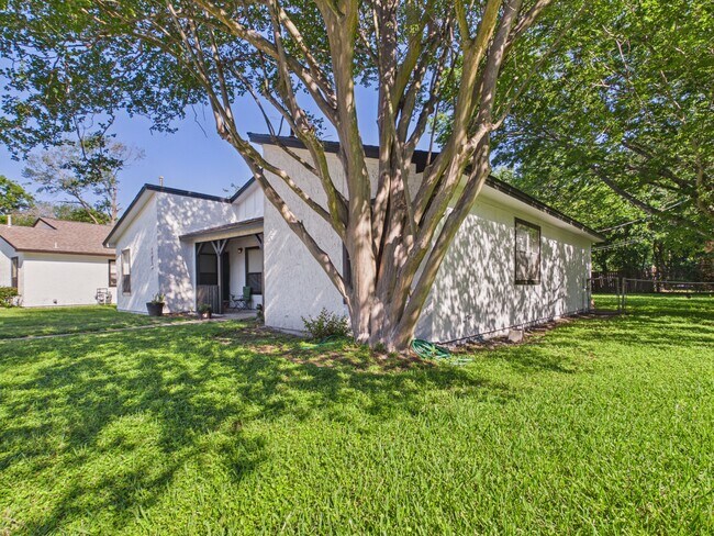 Foto del edificio - 1515 Pine Ridge Dr