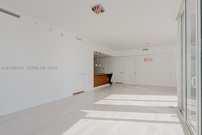 Foto del edificio - 601 NE 27th St