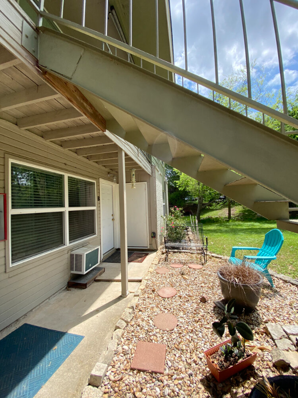 Building Photo - 112 Lady Bird Ln