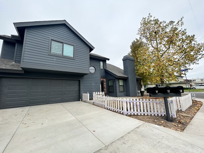 Building Photo - 151 Albert Pl