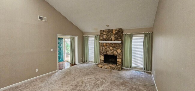 Foto del edificio - Great 2 Bedroom Condo with Dedicated Parki...