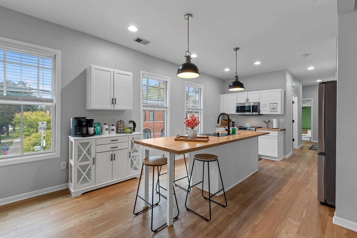 Foto principal - 928 E Brady St