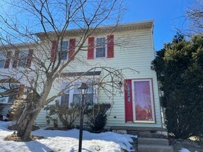 Building Photo - 534 Nicholas Ave