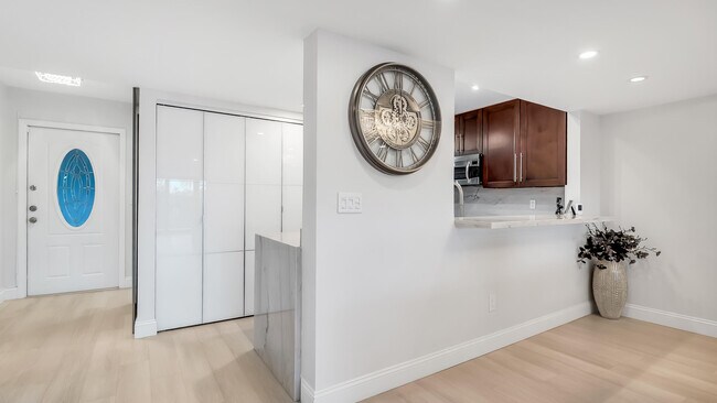 Foto del edificio - 240 Captains Walk