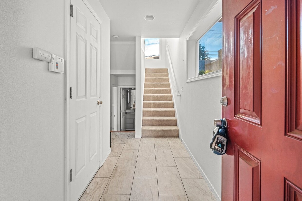 Primary Photo - 3 bedroom Greenwood townhome with a view!