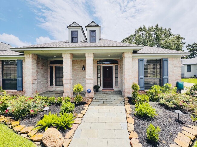 Building Photo - 20402 Sunny Shores Dr