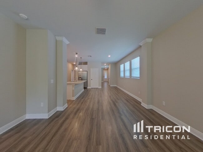 Building Photo - 5564 Silver Sun Dr