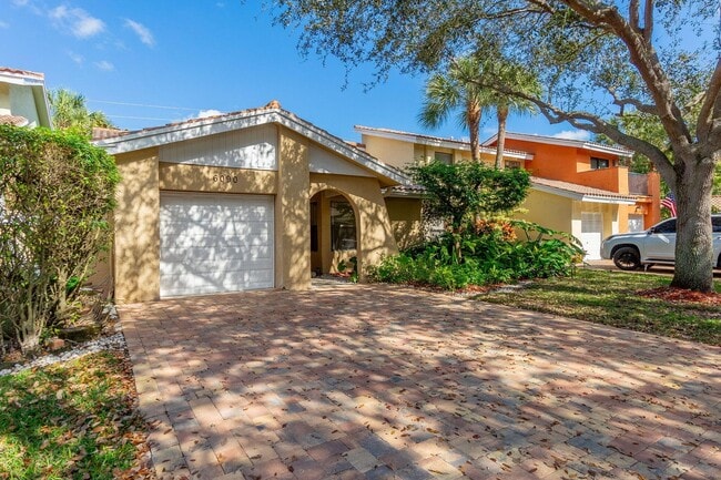 Building Photo - 6090 Aloma Ln