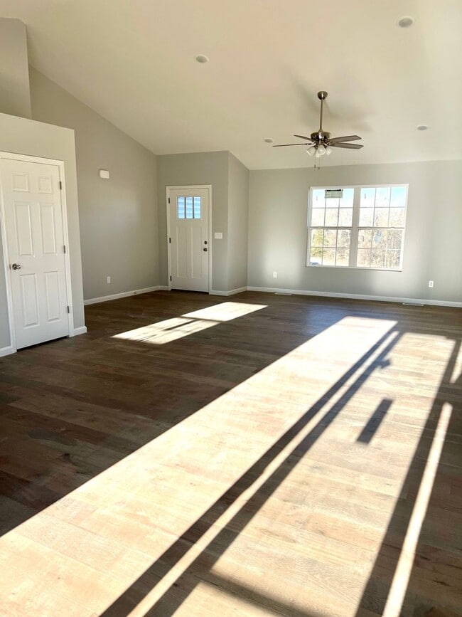 Building Photo - Spacious 3 bed 2 bath in Labadie, MO