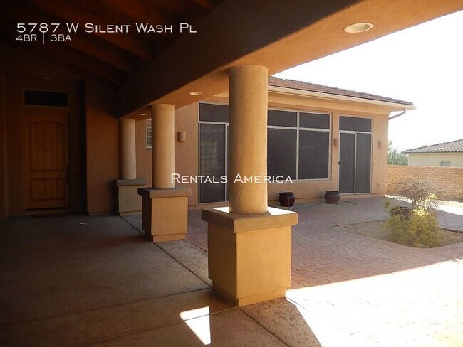 Building Photo - Stunning 4 Bedroom with Guest Quarters