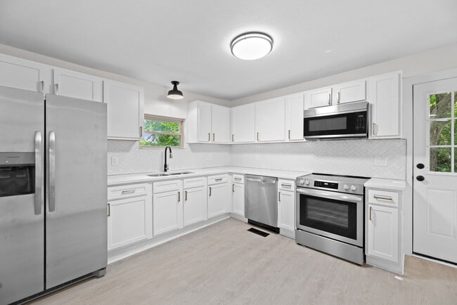 Building Photo - 2217 Cityview Ave