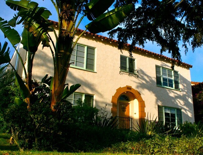 Jardín delantero - 827 12th St