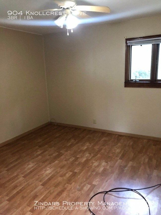 Foto del edificio - 904 Knollcrest Dr