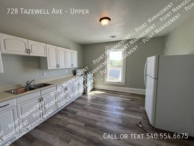 Building Photo - Top Floor Apartment, Newly Renovated 2 Bed...