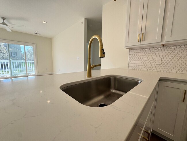 Building Photo - THE CROWN AT CORNESTONE