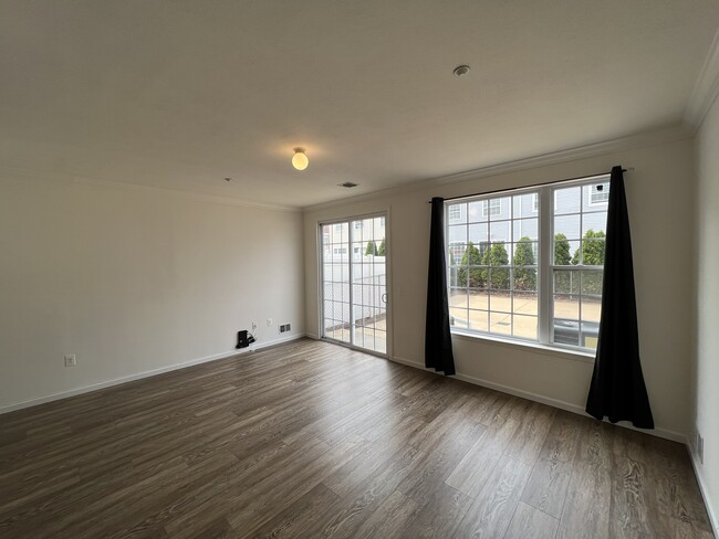 Foto del edificio - 143 Admiral Ln
