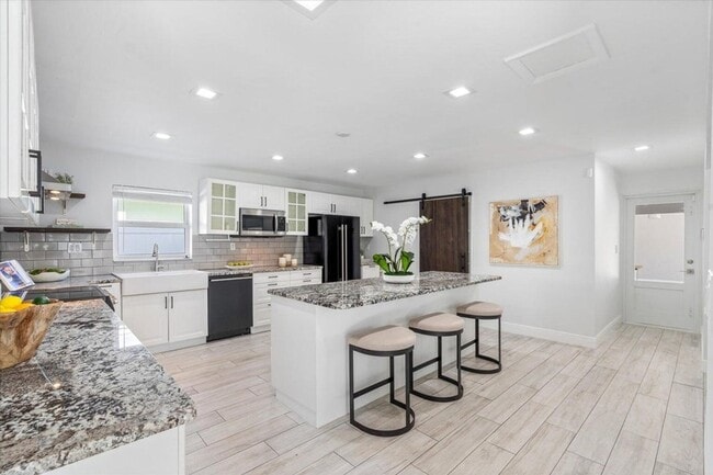 Photo - 714 SW 25th Ave House