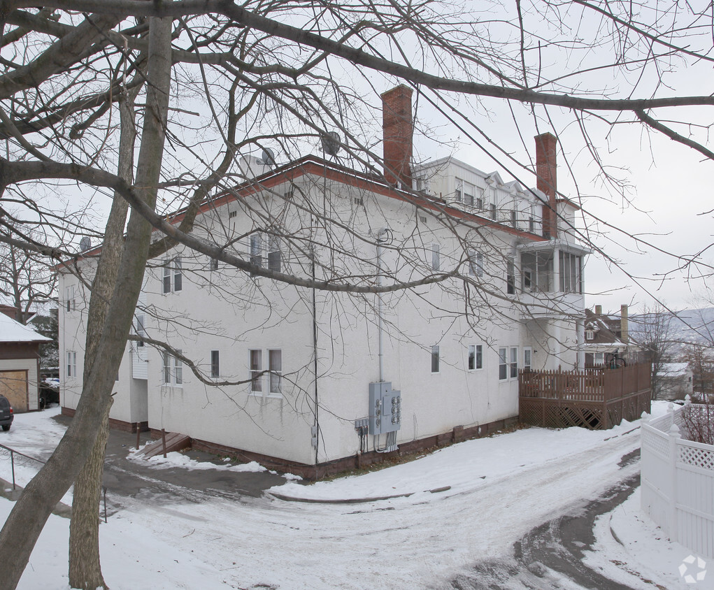 Building Photo - 840 Clay Ave