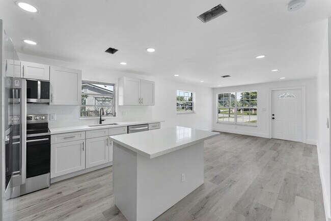 Foto del edificio - 354 NW 4th Pl