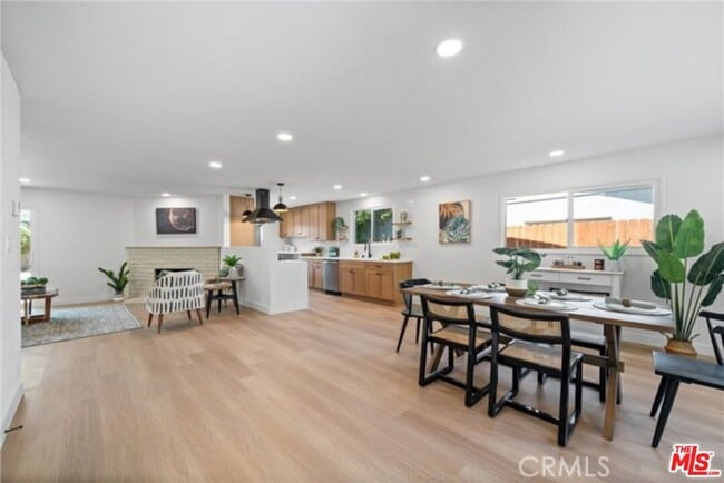 Foto del edificio - 24155 Kittridge St