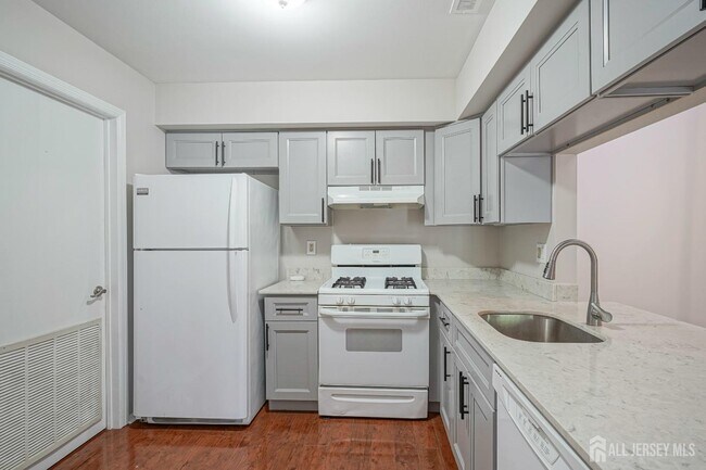Building Photo - 807 Harwood Ct