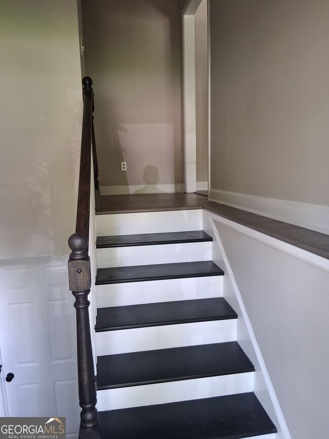Foto del edificio - 8229 Queens Dr