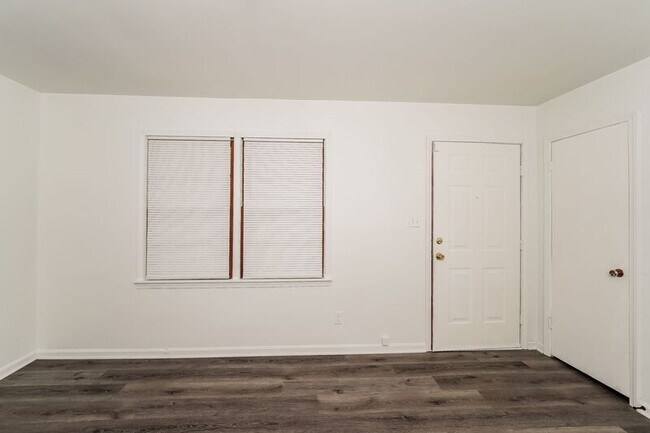 Foto del edificio - 730 82nd Pl S