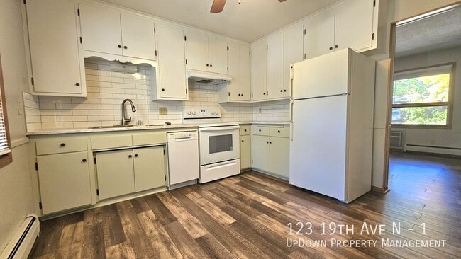 Building Photo - 123 19th Ave N