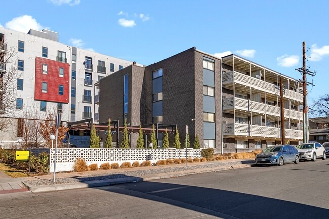 Building Photo - Dolphin