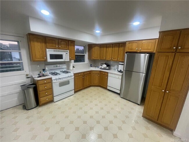Foto del edificio - 160 Lake Nanuet Dr