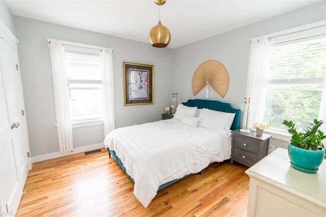 Building Photo - 3 br, 1 bath House - 60 Starr St 60 Starr ...
