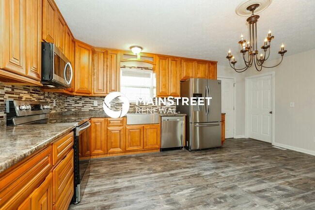 Foto del edificio - 5 Bedroom Pet-Friendly Home in Knoxville, TN with Main Street Renewal