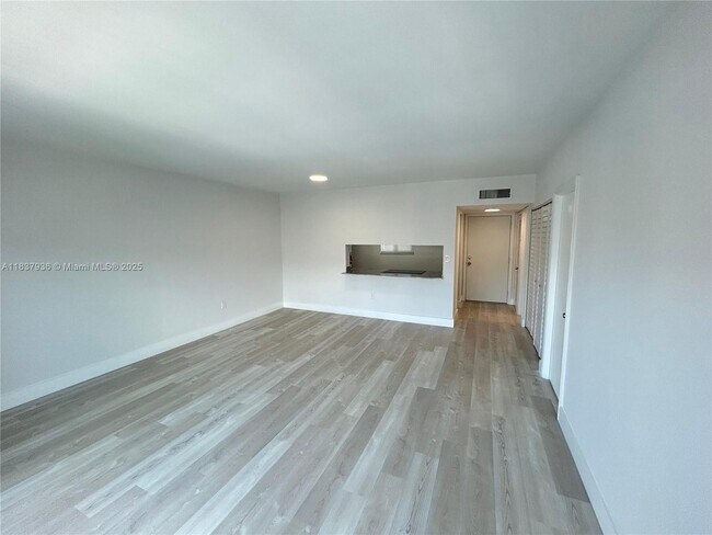 Foto del edificio - 3626 NE 168th St
