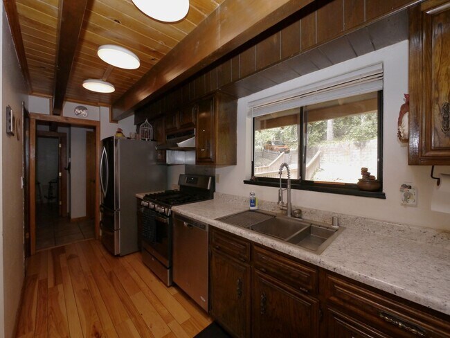 Building Photo - 27928 Holiday Ln