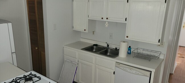 Building Photo - 929 Paradrome St